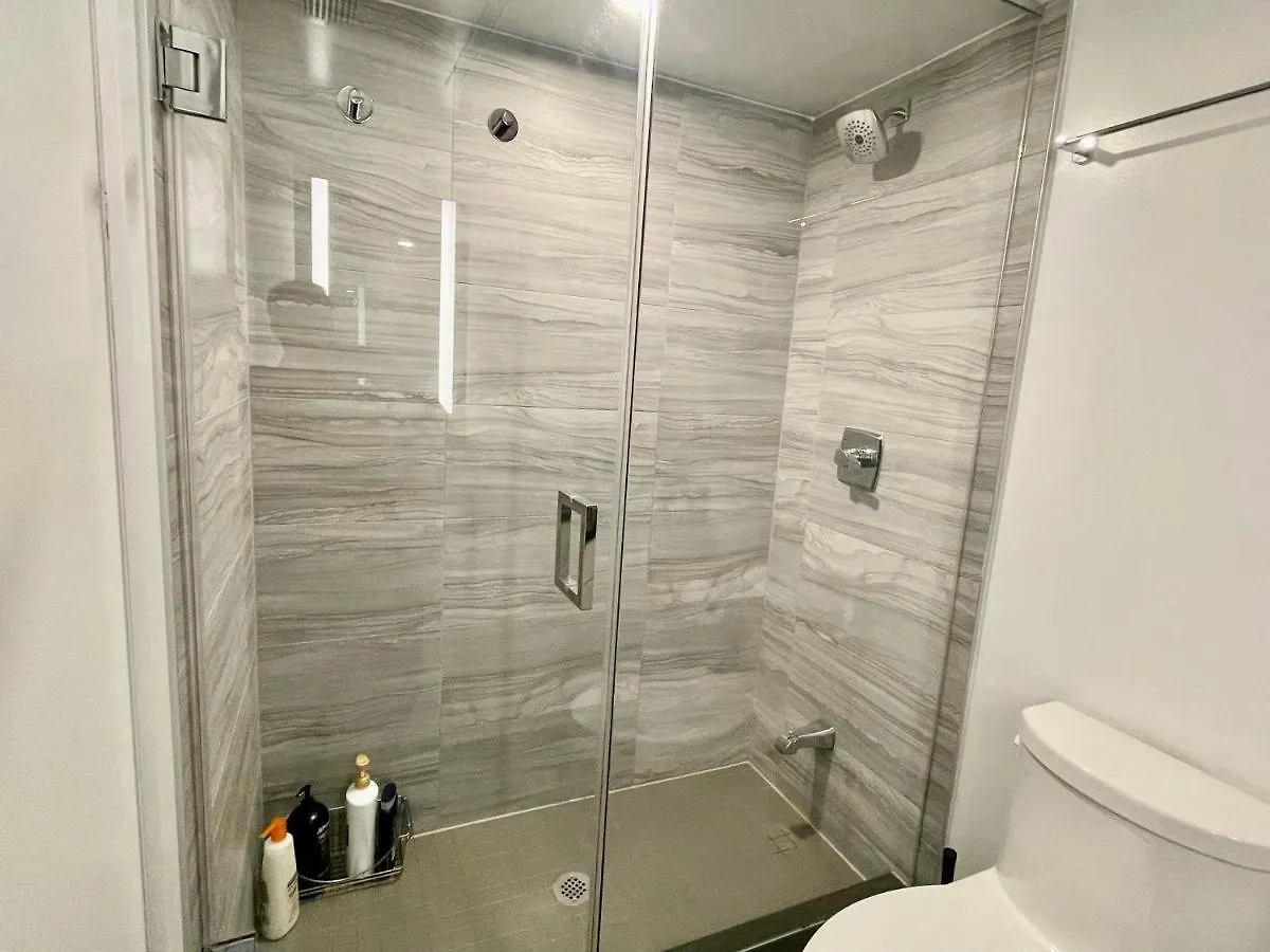 Two Br Two Br Plus Study Yorkville Condo Toronto 0*,  Canadá