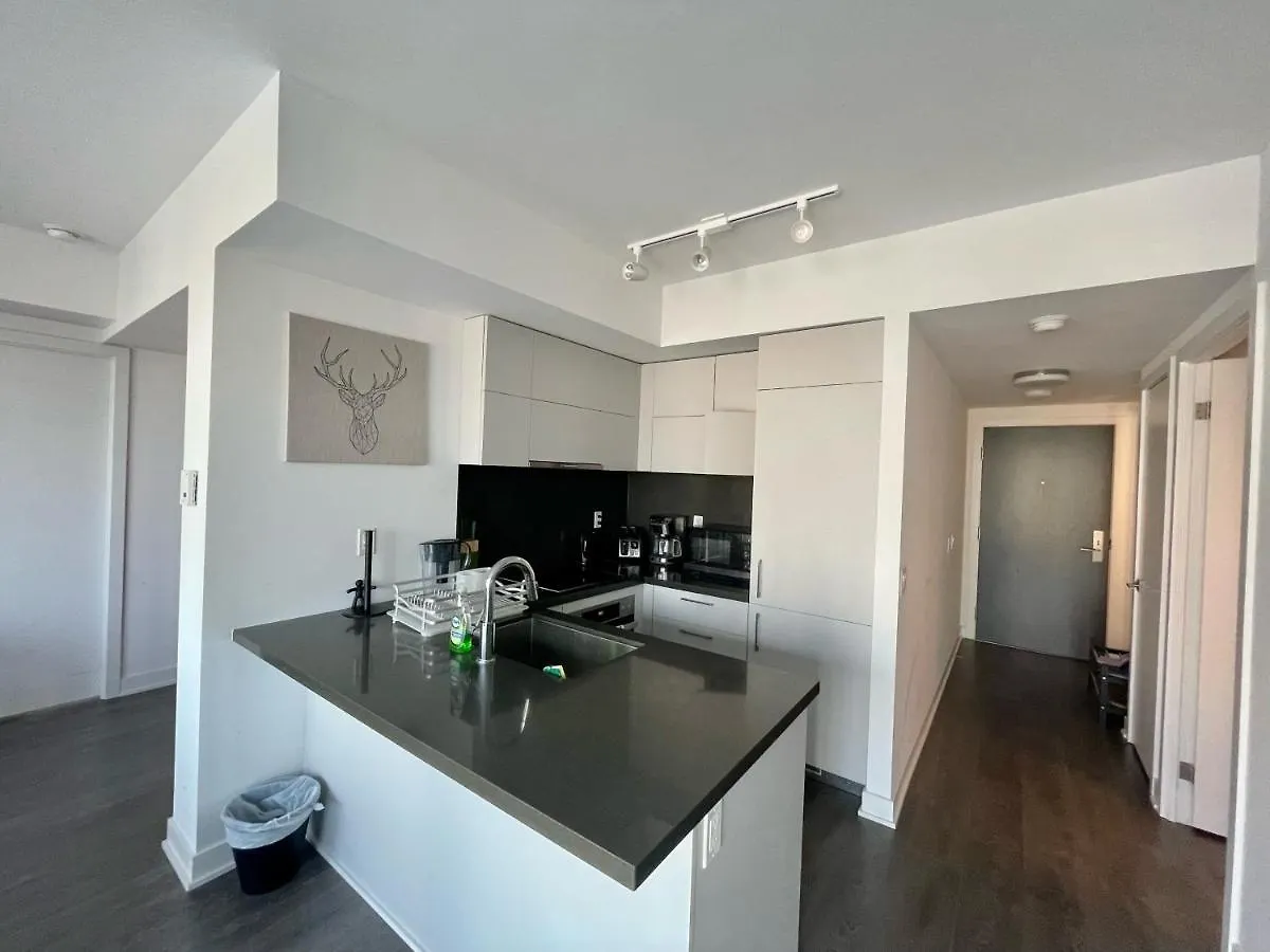 Two Br Two Br Plus Study Yorkville Condo Toronto Apartamento
