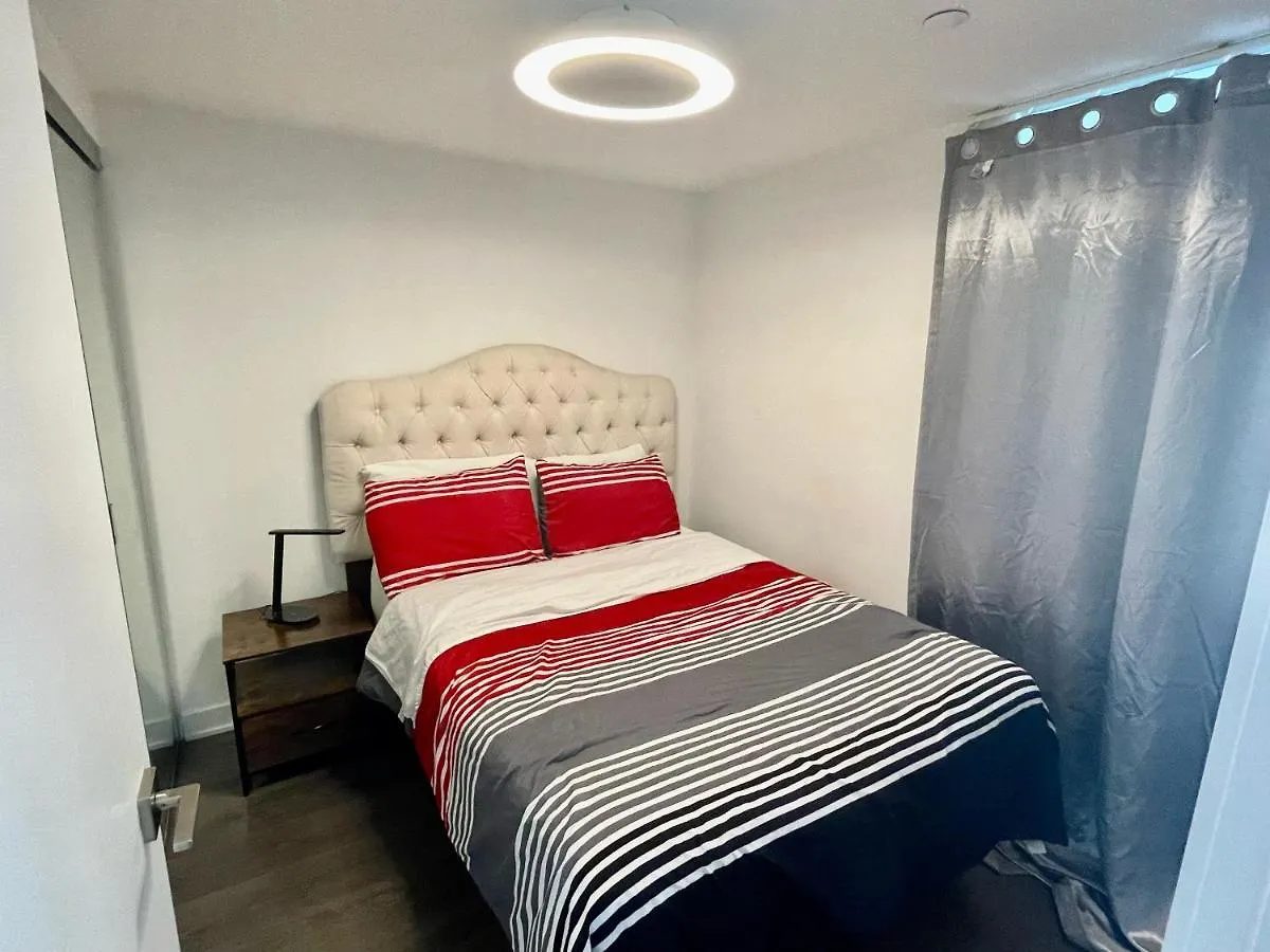 Apartamento Two Br Two Br Plus Study Yorkville Condo Toronto