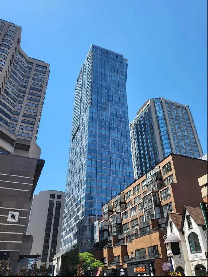 Two Br Two Br Plus Study Yorkville Condo Toronto Apartamento
