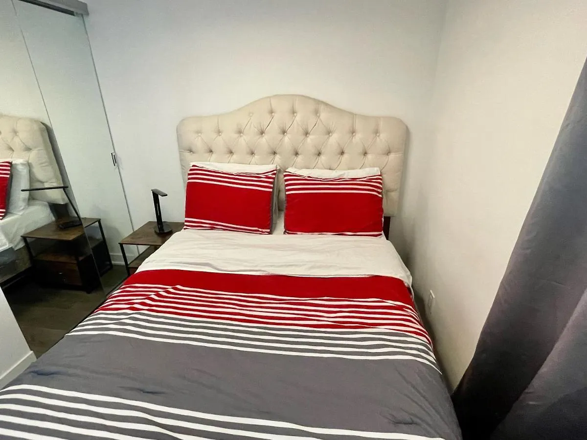 Two Br Two Br Plus Study Yorkville Condo Toronto Apartamento